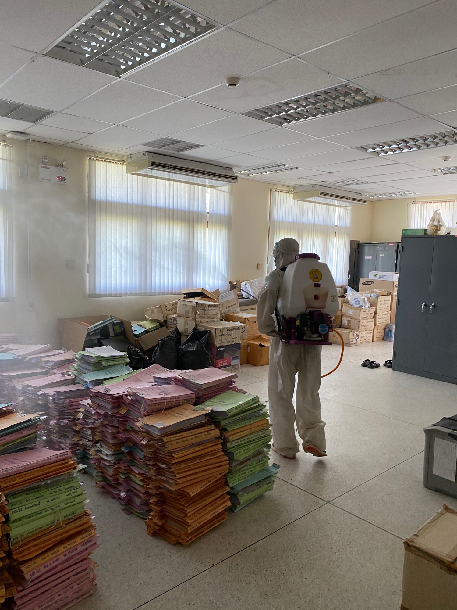 ﻿สำนักงานบังคับคดีจังหวัดบุรีรัมย์ สาขานางรอง ได้ดำเนินการฉีดพ่นน้ำยาฆ่าเชื้อโรคเพื่อป้องกันการแพร่ระบาดของโรคติดเชื้อไวรัสโคโรนา 2019 (Coronavirus Disease 2019 : COVID-19)
